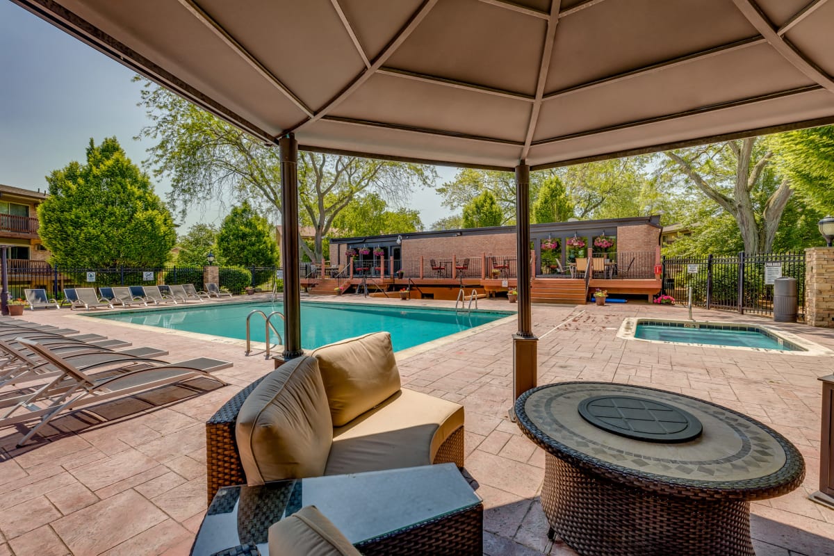 Photos of Berrytree Apartments near Michigan State University East